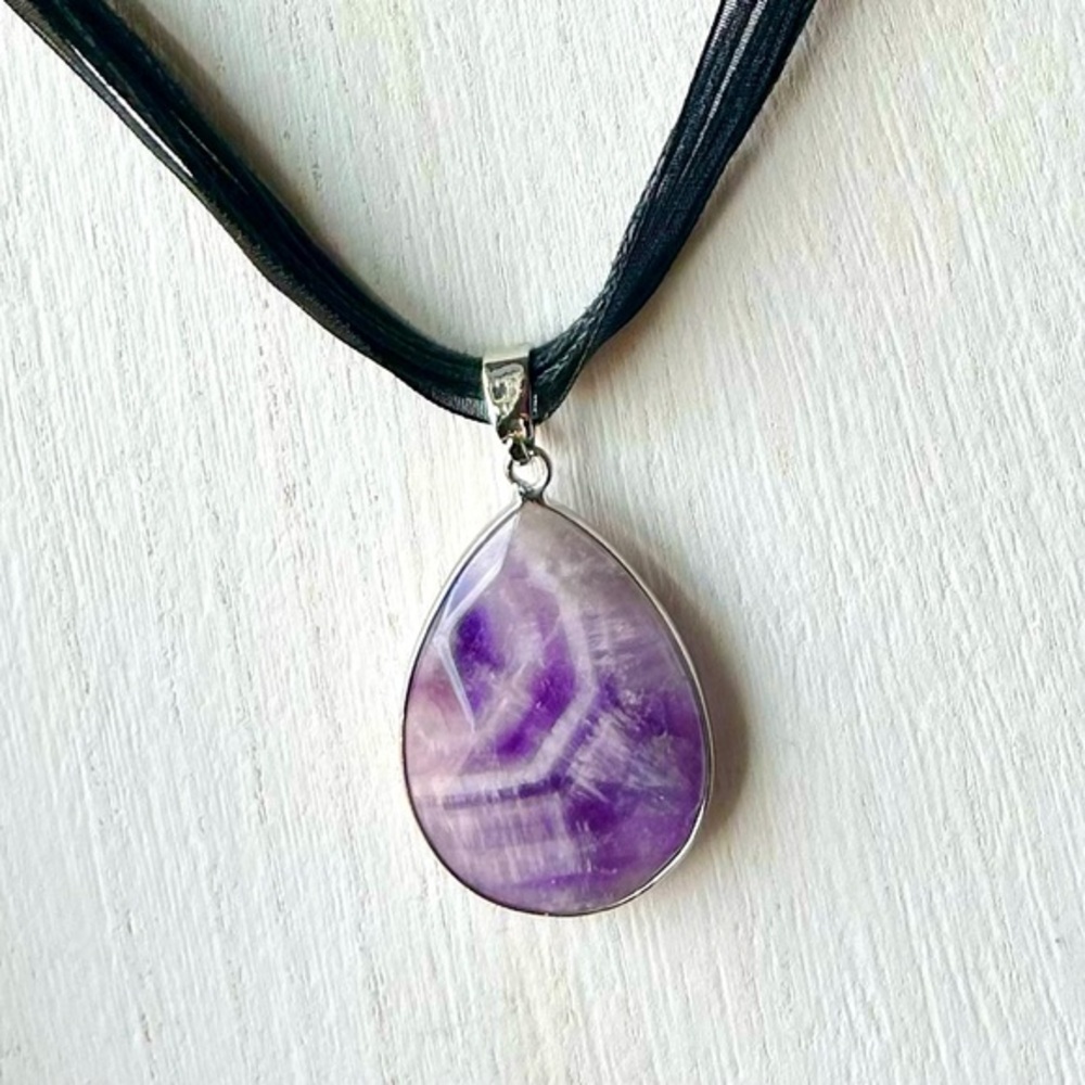 NWOT Amethyst Lace Agate Ribbon Necklace